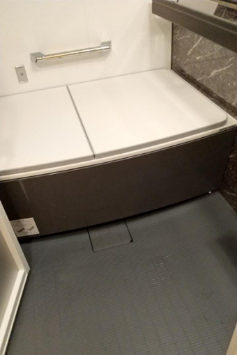 “手すり+収納”で浴室すっきり♪あたたかさも保てるバスルーム 目黒区S様邸 “手すり+収納”で浴室すっきり♪あたたかさも保てるバスルーム 目黒区S様邸